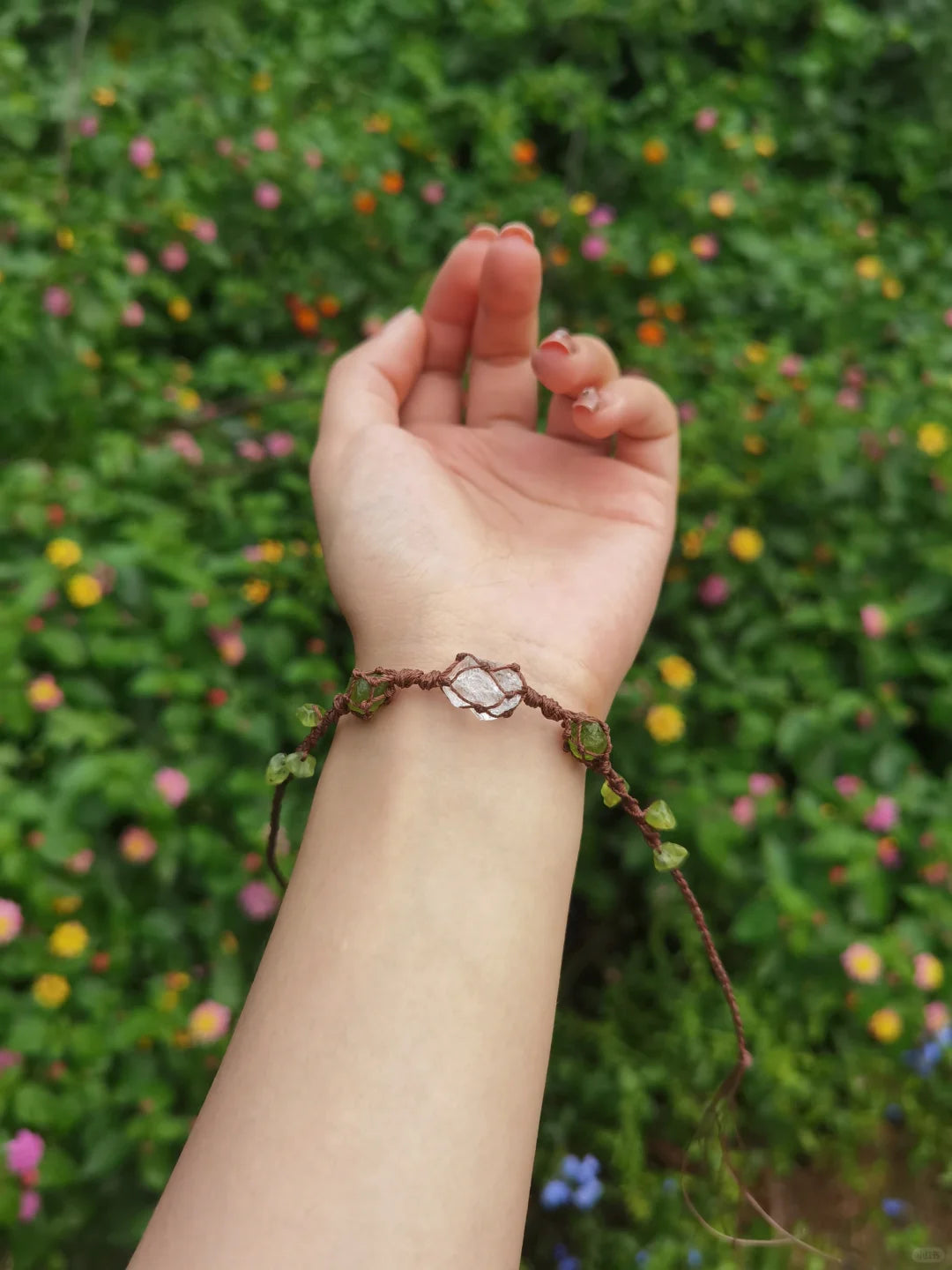 Woven bracelet peridot and white crystal